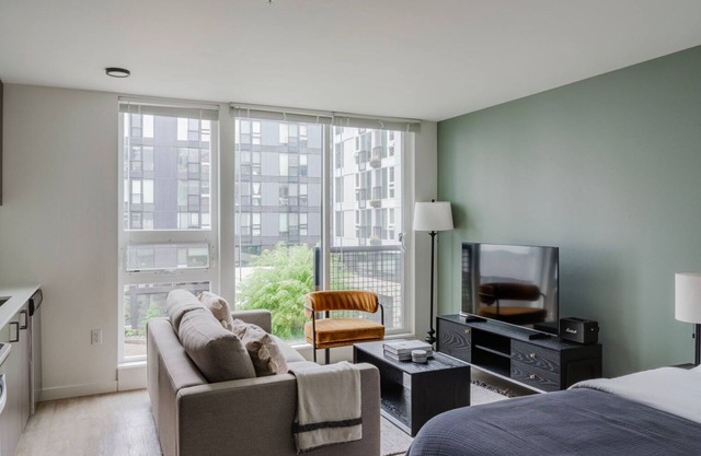 Nice Central District Studio w/ Gym, near Parks & Dining, by Blueground