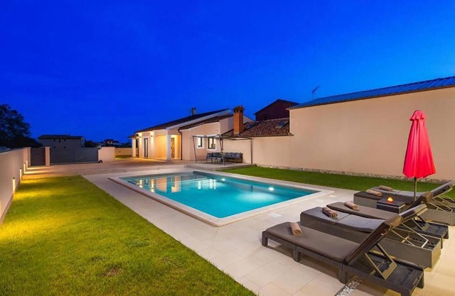 Nice home in Bibici with private swimming pool, can be inside or outside