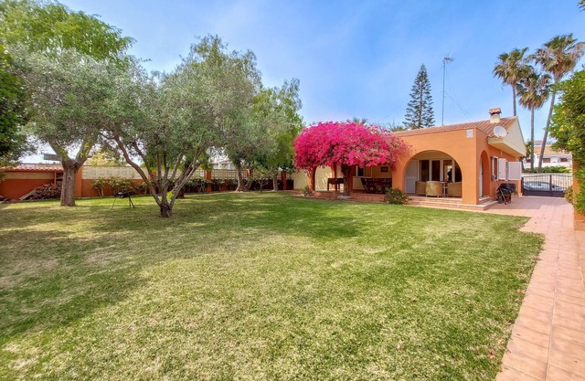 Bonita casa en Sagunto con cocina.