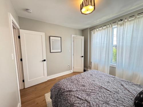 NICE Updated Apartment near Metro