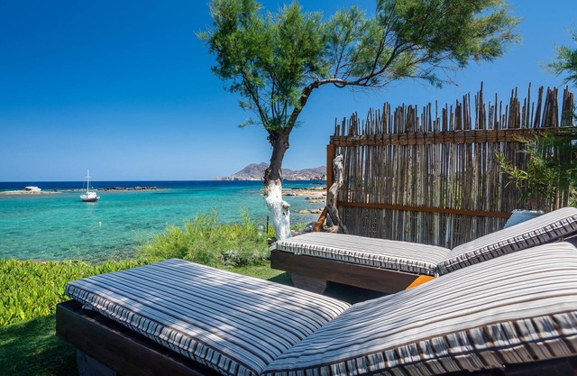Niki Savvas Studio & Suites
