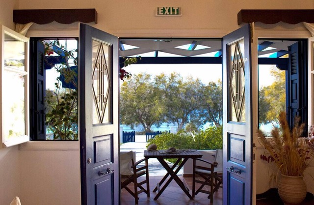 Nikos Sea view apts Milos