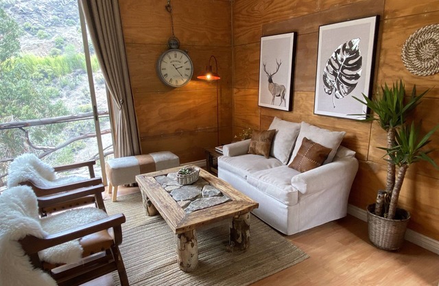 Casa Ñilhue con bosque y río