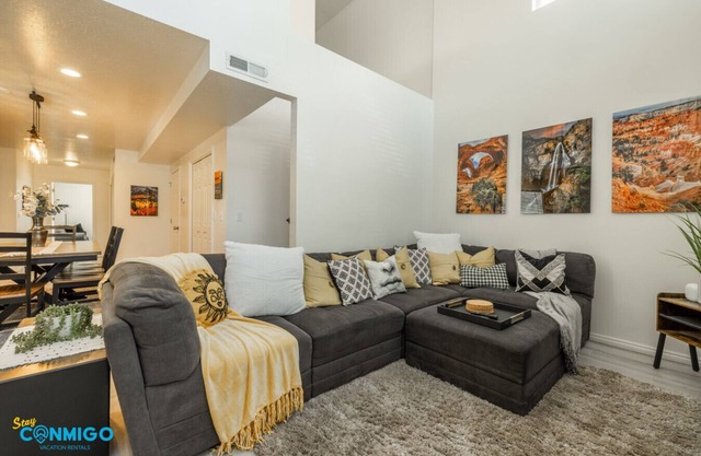 *No Chores* Scholar's Loft + Near University