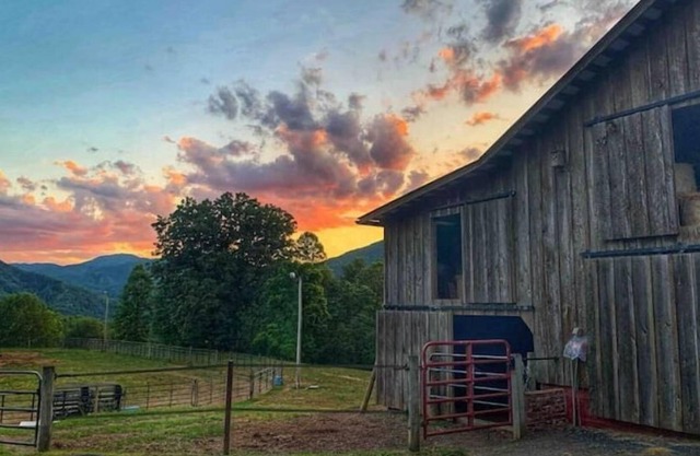 "No Crowds"-120 Private acres, Waterfall, streams and lots of hiking trails