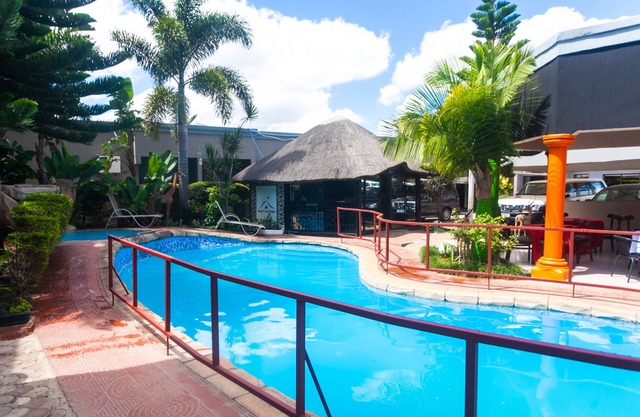 Nomads Court Lodge