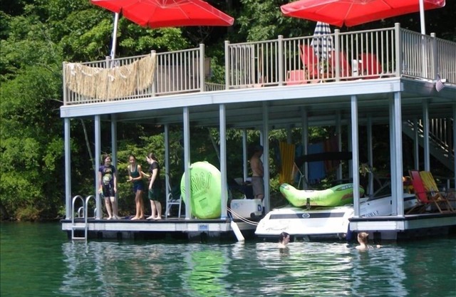 Norris Lake Cabin con muelle de dos pisos en la ensenada privada