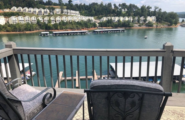 Norris Lake Penthouse At Deerfield with Boat Slip
