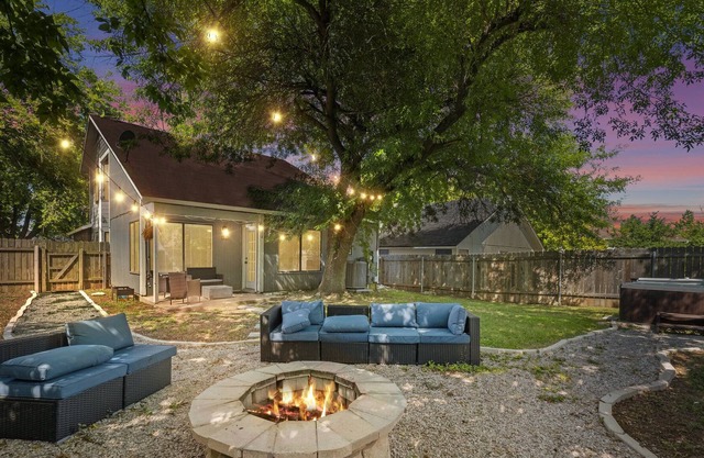 North Austin Escape ~ Hot Tub ~ Firepit