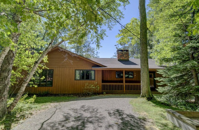 North Shore Little Glen Lake Cottage