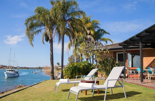 North view - casa frente al mar en los canales de Port Macquarie con embarcadero privado