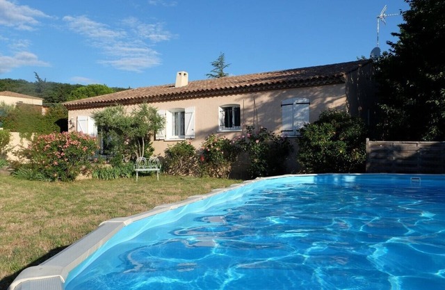 Tranquila casa sin vis-à-vis, gran piscina privada, a 30 minutos del mar.