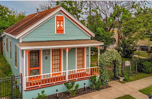 Notable Galveston Cottage just steps to Seawall Beaches, Sunrises & Attractions.