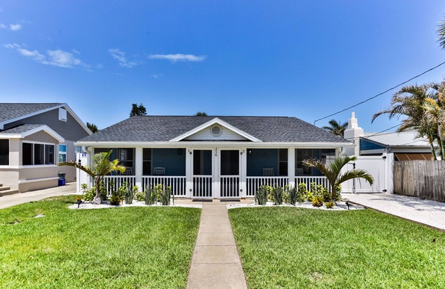 NSB 1/1 beachside pool home! blocks from Flagler Ave - pets welcome