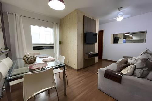 Oásis em Piçarras: 300mts da praia| 2 dorm| AC