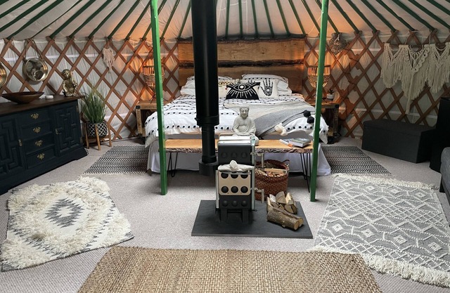 O Dan Y Coed Luxury Yurt with Hot Tub