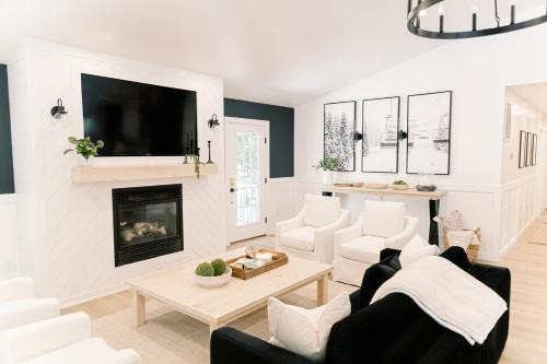 Oak & Ember Lodge