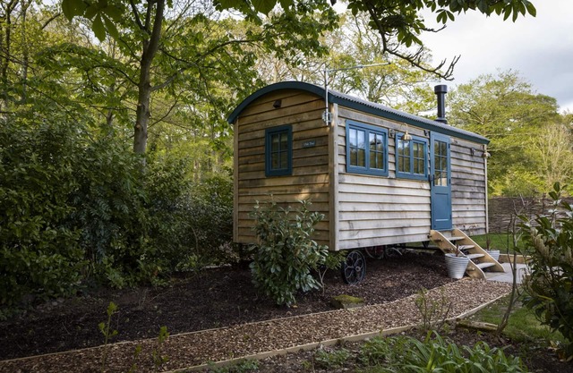 Oak Tree Shepherd's Hut/ Chatsworth Estate