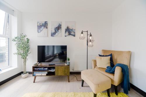 Oasis 2 Bed 2 bathroom Dartford Flat London Mins from Bluewater and Station with 500mb Wifi