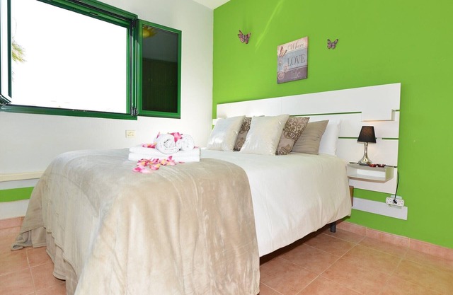 Ocean Balcony Apartment- beachfront