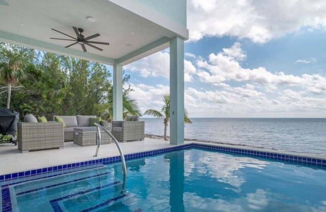 OCEAN BREEZE HOUSE