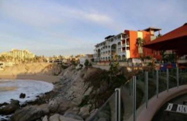 Ocean Front Deluxe Villa with Swimmable Beach ! Sleeps 4 / 473 sq ft