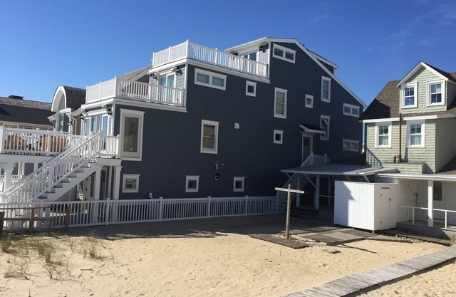 Frente al mar, casa unifamiliar con 5 dormitorios, 4. 5 baños y 4 cubiertas grandes
