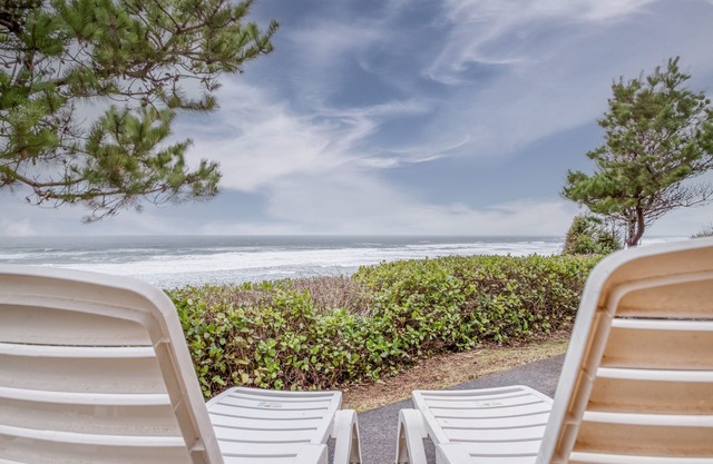 Ocean Front Vacation Home Just North of Seal Rock,