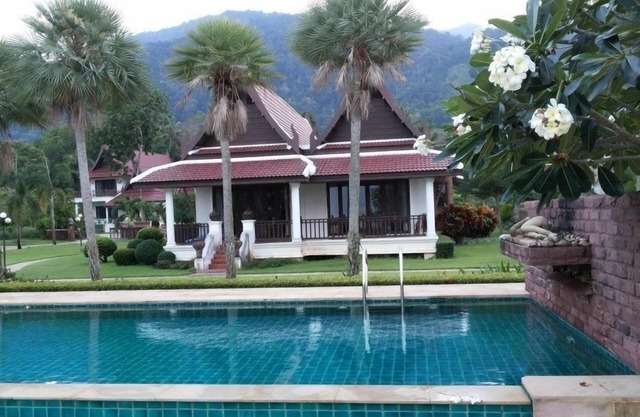 Villa frente al mar con piscina