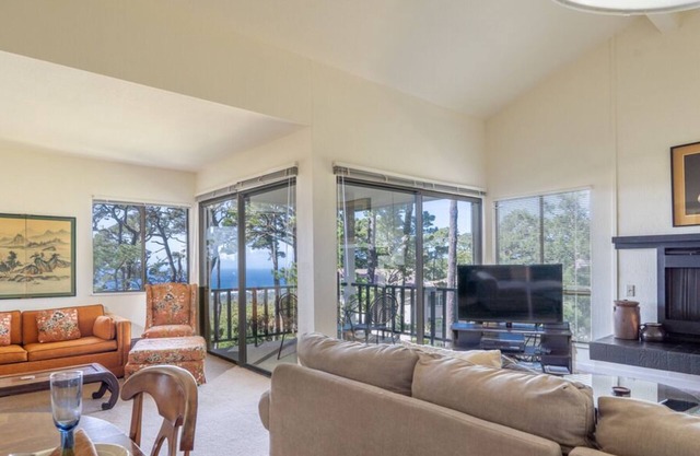 Ocean Pines # 3 - Pebble Beach Condo - En las copas de los árboles