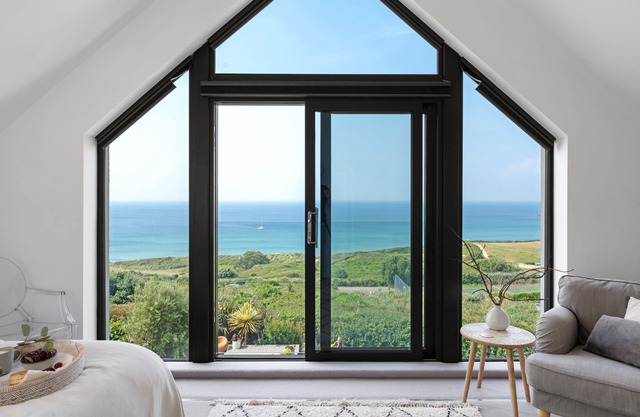 Ocean View, The Sands - a house that sleeps 6 guests in 3 bedrooms