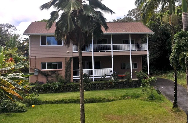 Vistas al mar y vientos alisios; moderno, abierto de 4 dormitorios, 3 baños en barrio tranquilo