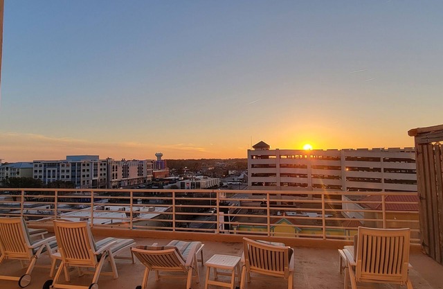 Oceanfront 2BR Penthouse w/ Balcony Views
