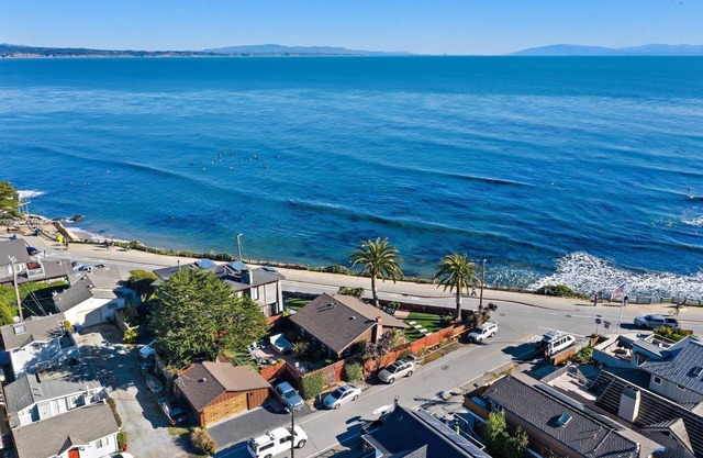 Oceanfront Beach Bungalow en Pleasure Point Surfing Beach!