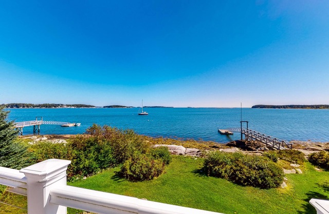 Oceanfront house with private dock, decks & amazing views - snowbird-friendly