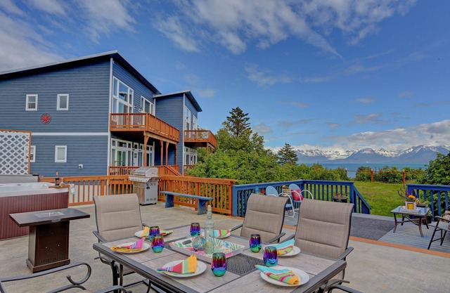 Penthouse de lujo frente al mar con vistas a la bahía de Kachemak y el Homer Spit!