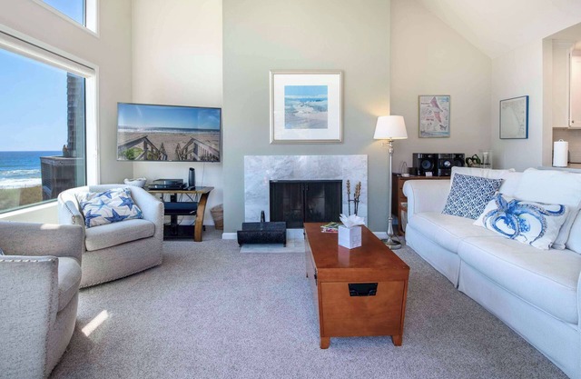 Ocean View recientemente remodelado condominio de 2 dormitorios en Monterey Bay - ¡Nuevo en VRBO!