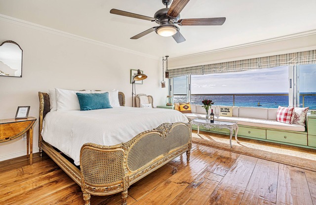 Oceanfront w/Sunset Views Condo at the Colony Surf Full Kitchen and Parking