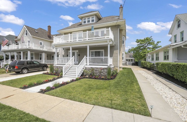 Oceanview, 4 houses from beach! 6 beach passes, chairs and umbrellas included!