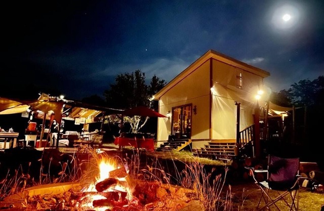 Cabina Glamping fuera de la red. 45 min del norte de Austin 5 min al lago Travis