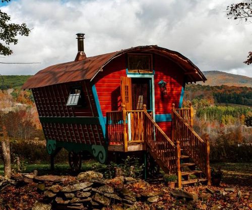 Off-Grid Rustic Glamping Experience Ideal to Reconnect in NY