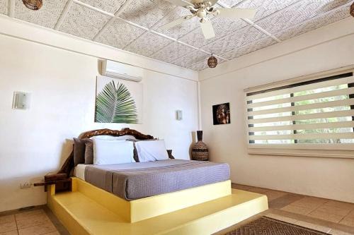 Ojo Dorado (The Pavilion Room)