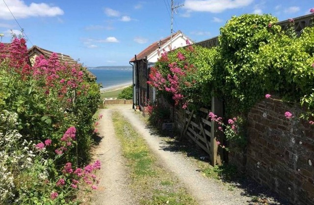 Old Saltys Cottage en Westward Ho con impresionantes vistas al mar