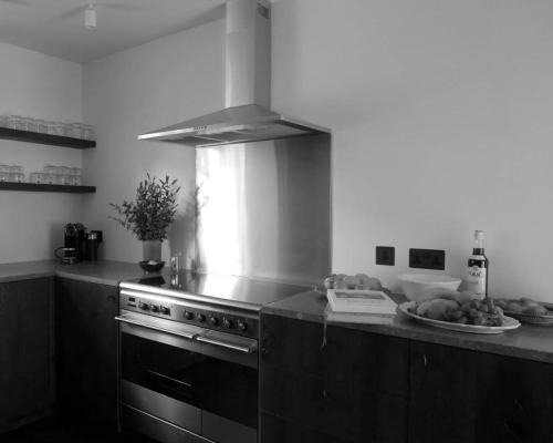 Old school - Charming Historic Cottage for Seven