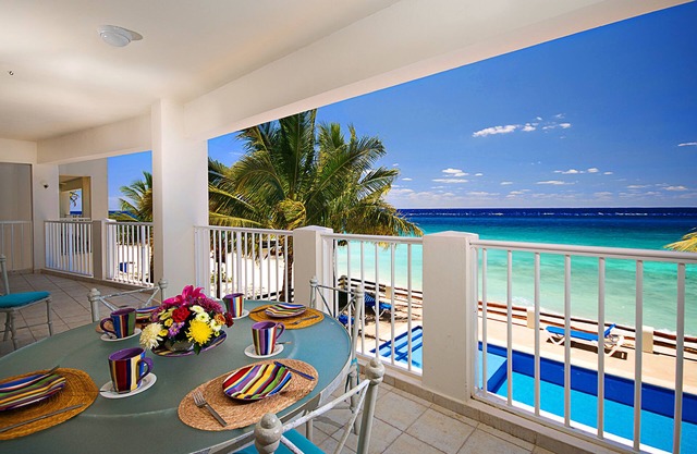 Las Brisas # 101, hermoso condominio frente al mar 3 hab, en una playa de arena blanca!