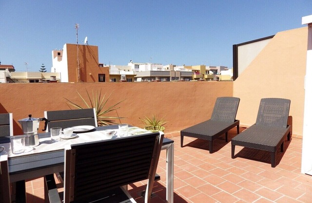 Una cama apta. en auténtico pueblo costero español