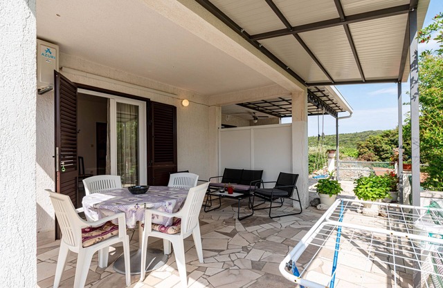 Apartamento de una habitación en la playa Kneza, Korcula (A-10168-a)