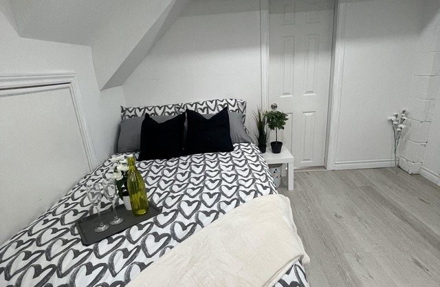 One bedroom basement suite (bus stop right outside)