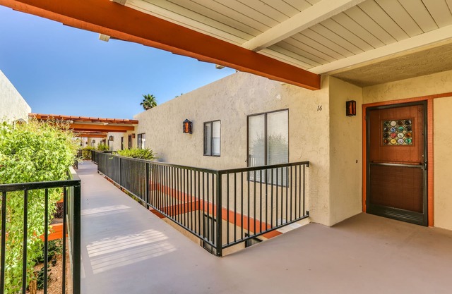 Condominio de un dormitorio completamente amueblado en el centro de Palm Springs