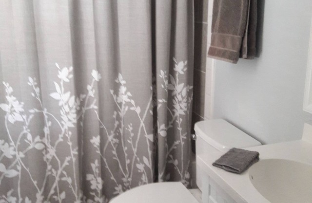 Una habitación, un baño en un vecindario muy agradable y tranquilo
